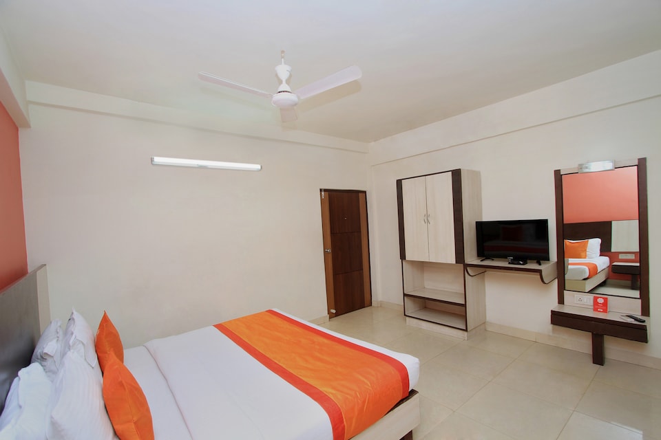 OYO 10631 Hotel Roopa, Hampankatta Railway Station, Mangalore