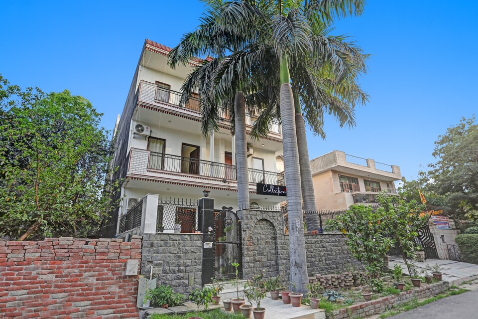 Capital O Hotel Aska Near Iskcon Temple Noida, Noida City, Noida