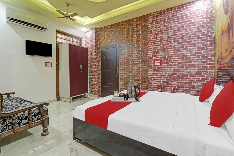 OYO 88136 Hotel Chicago, Gomti Nagar Lucknow, Lucknow