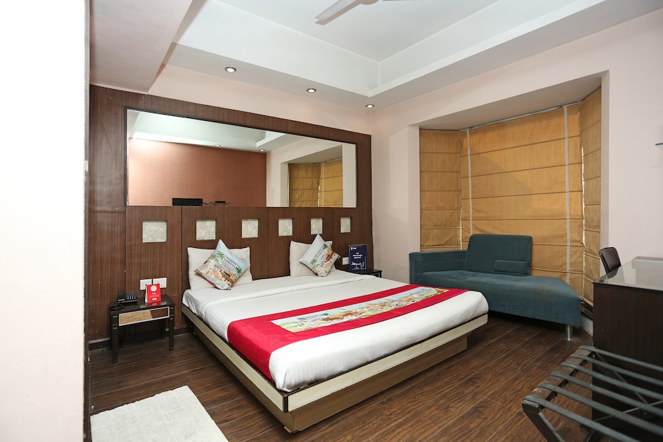 OYO 386 Hotel Lotus Panache, Udyog Vihar, Gurgaon