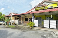 OYO Home 90492 Sena Homestay 