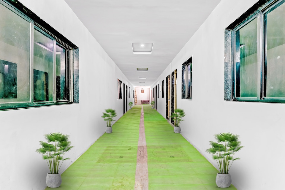 Flagship Hotel Veeray, Mahatma Mandir Gandhinagar, Gandhinagar