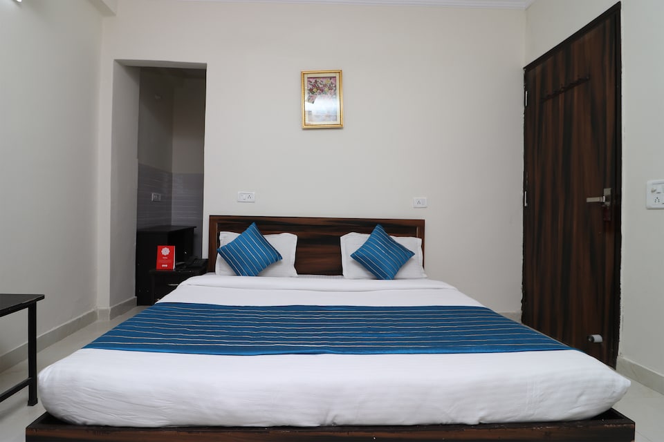 OYO 10439 The City Castle, Airport-Dwarka Delhi, दिल्ली