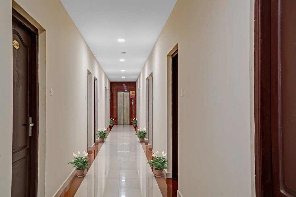 Capital O Go2 Rooms Central Inn, Vytilla Kochi, Kochi