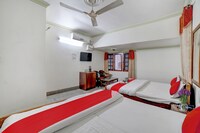 OYO Flagship Hotel Naveen