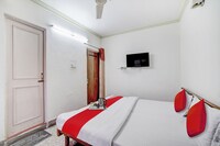 OYO Flagship Hotel Naveen