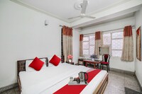 OYO Flagship Hotel Naveen