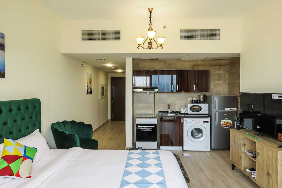 OYO 860 Studio Apartment,Maya Tower 4, Jumeirah Village Triangle	, Al Barsha Dubai, Dubai