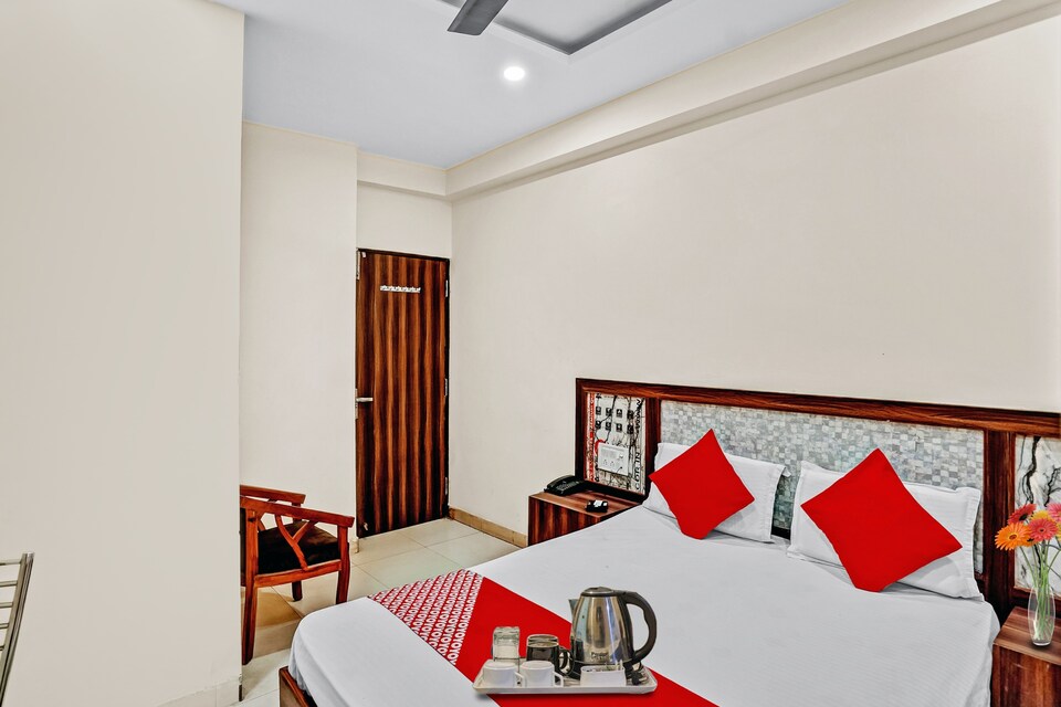 OYO Hotel Cloud 9 Near Gurudwara Shri Bangla Sahib, Karol Bagh Delhi, Delhi