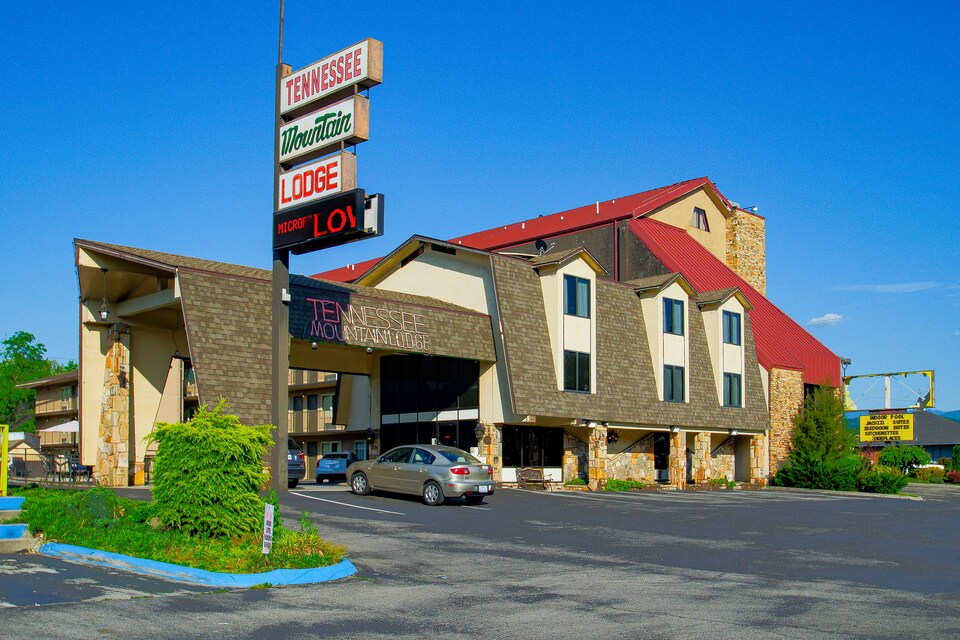 Tennessee Mountain Lodge Riverside by OYO, Pigeon Forge TN, Pigeon Forge