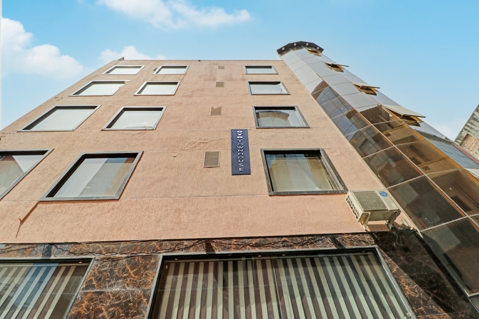 Townhouse F Suites Near Delhi Airport, Airport Delhi, Delhi Transit