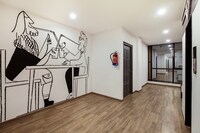 Townhouse F Suites Near Delhi Airport