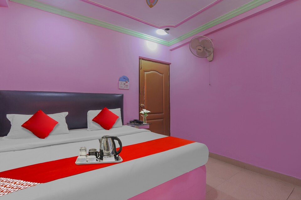 OYO Hotel Asha Kiran Near Sahara Ganj Mall, Charbagh Lucknow, Lucknow