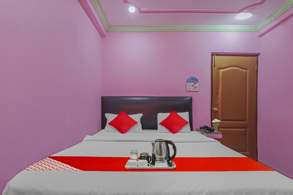 OYO Hotel Asha Kiran Near Sahara Ganj Mall, Charbagh Lucknow, Lucknow