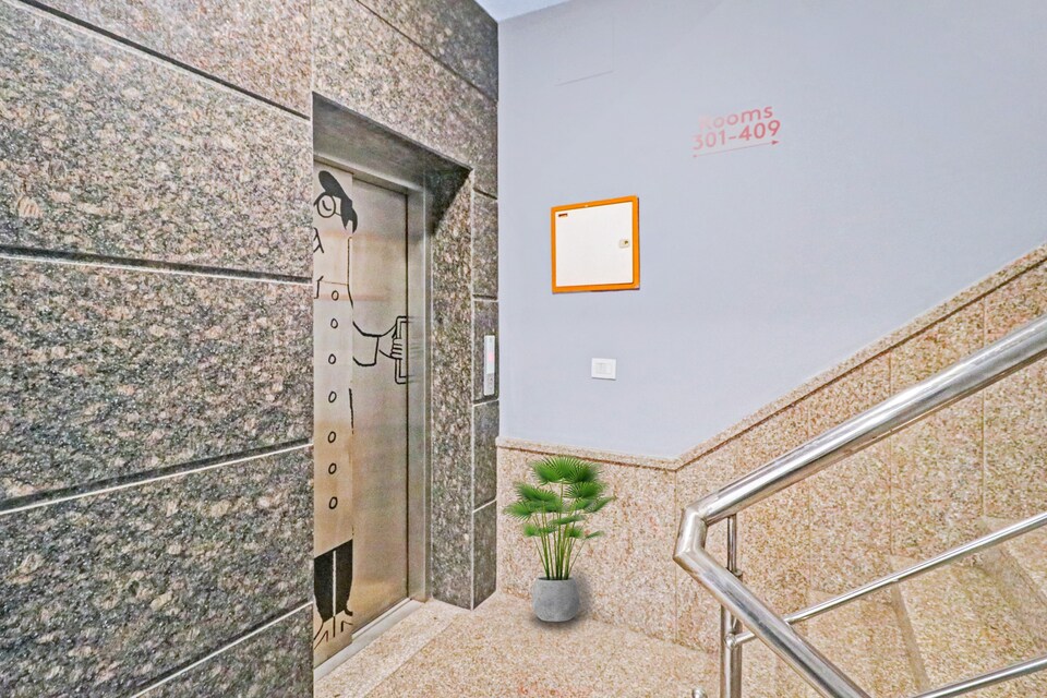 Capital O 88354 Rich County, Anand Vihar Delhi, Delhi