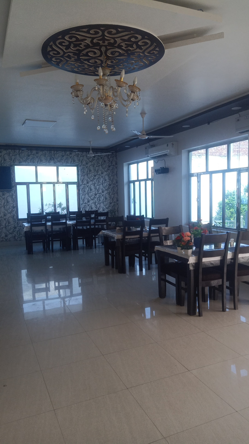 Capital O Riz Heritage Hotel & Restrarent, Hardoi, Hardoi