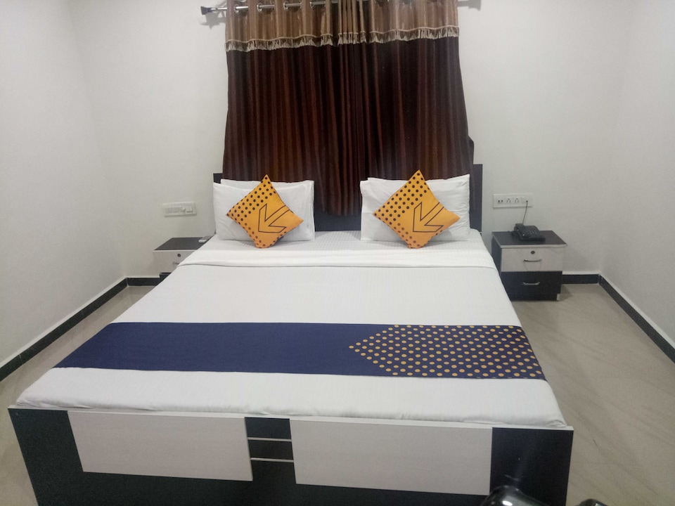 SPOT ON 88390 J KHotel And Guest House, SPOT ON Rajkot, Book ₹484 OYO