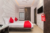 OYO Hotel Glassotel Near Birla Mandir