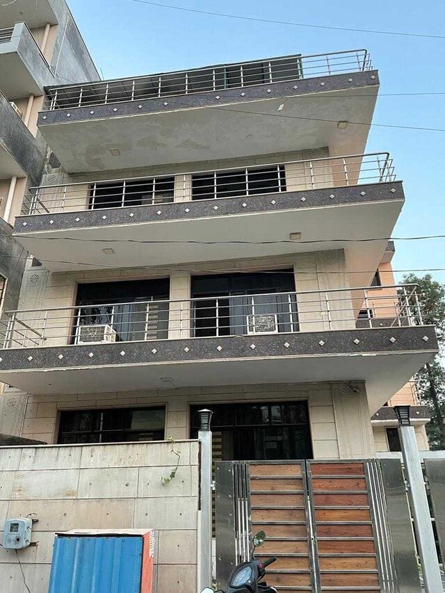 OYO White House Tower