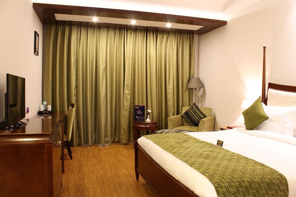 OYO Premium 001 Naini Lake Nainital Resort, Mall Road Nainital, Nainital