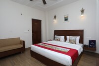 OYO Hotel The Green Majestic