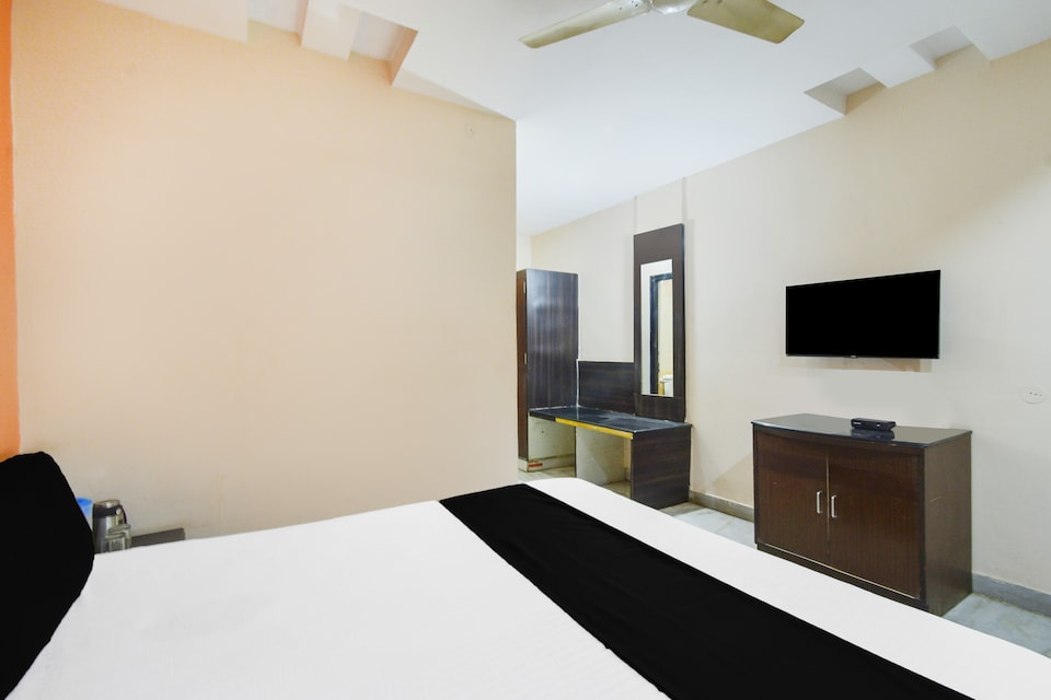 Townhouse OAK Secunderabad Near Railway Station Formerly Hotel Brahma, Secunderabad Railway Station-II, Hyderabad