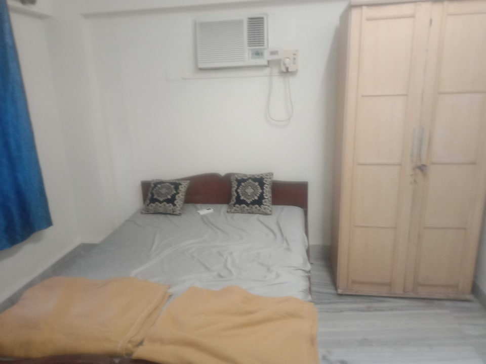 OYO Krishna Hostel Near Link Square Mall Bandra West., Mumbai Bandra-Khar-Santacruz, Mumbai