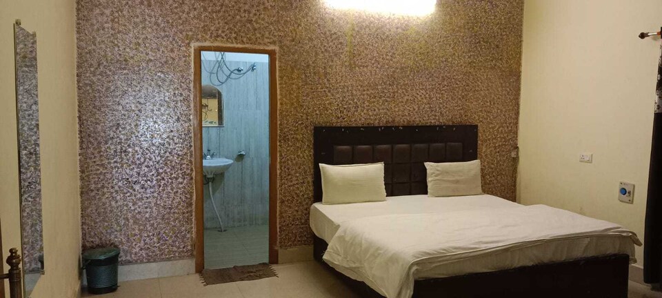 OYO Flagship 88561 Pal's Haveli Inn, Cantonment, Varanasi