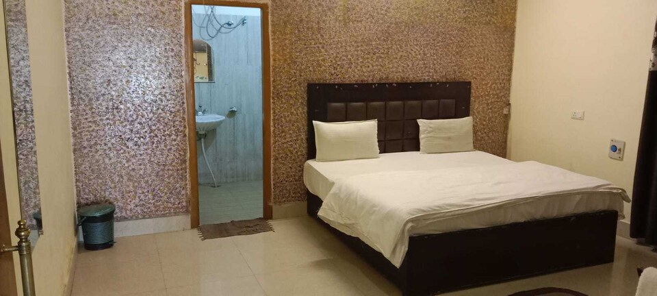 OYO Flagship 88561 Pal's Haveli Inn, Cantonment, Varanasi