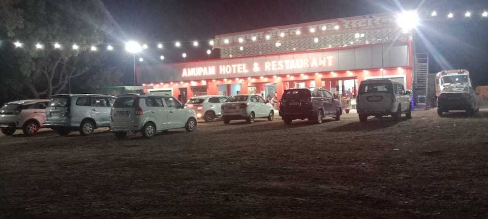OYO 88587 Anupam  Hotel And Restaurant, Fatehpur city, Fatehpur