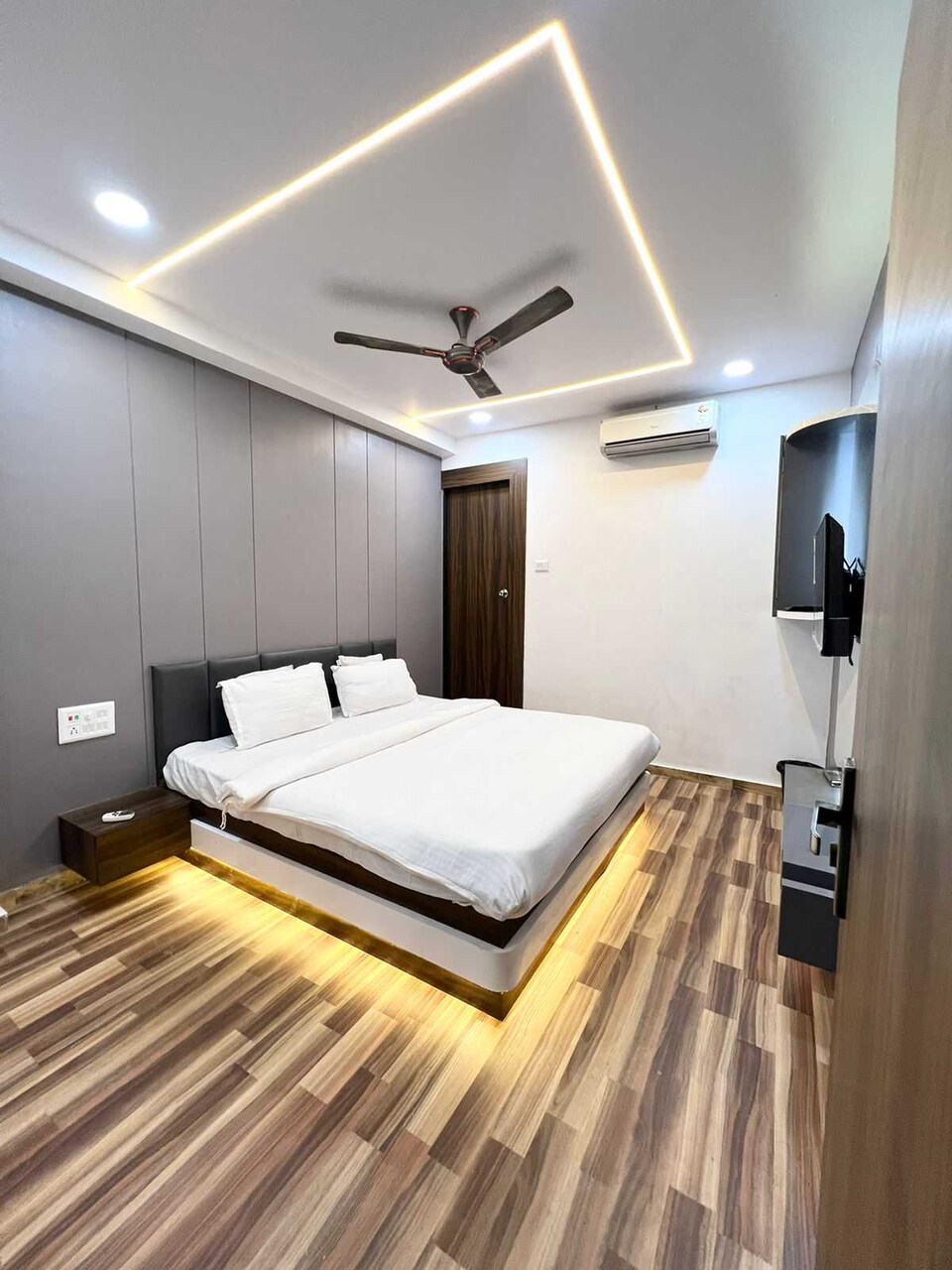 POP 88664 Ashiyana Hotel  POP Surat  Book    897 OYO