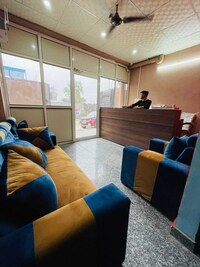 OYO 88695 FORTISH INN