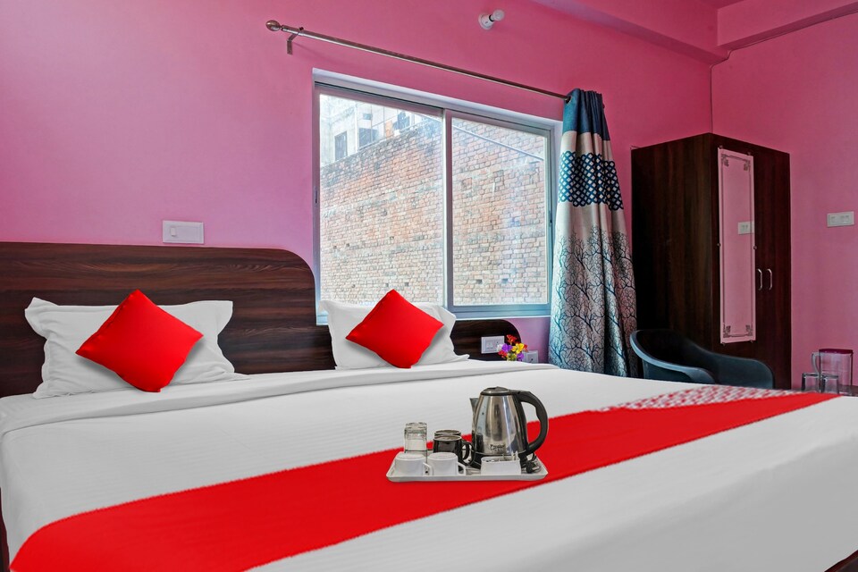 OYO P S Guest House, Godowlia, Varanasi