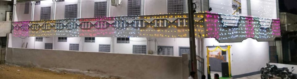 OYO Lucky's Grand, Nakkalagutta Hanamkonda Warangal, Warangal