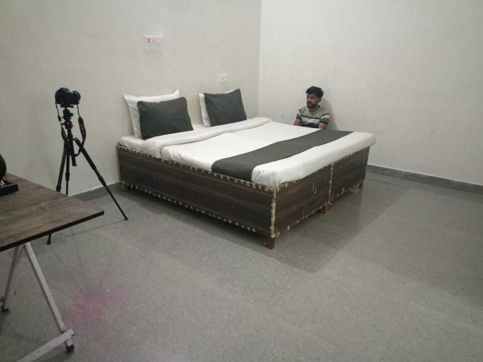 OYO Hotel White Dove , Meerut, Meerut
