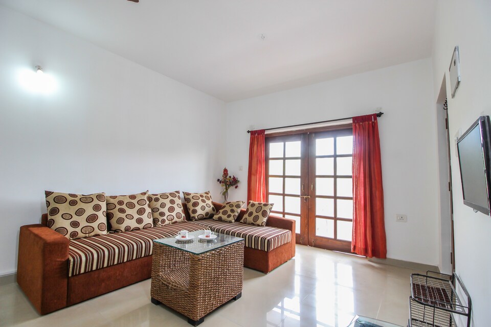 OYO 10732 Home Poolview 1BHK Candolim, Candolim Goa, Goa