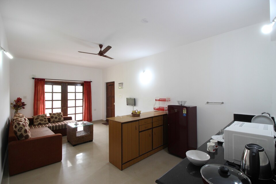 OYO 10732 Home Poolview 1BHK Candolim, Candolim Goa, Goa