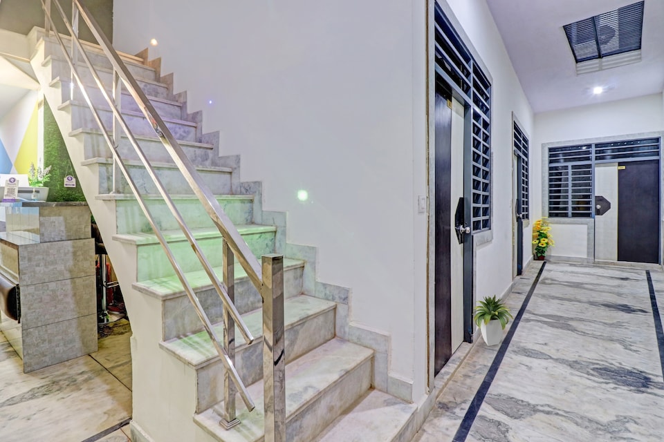 OYO 88936 Good times Guest House, Fatehabad Road, Agra