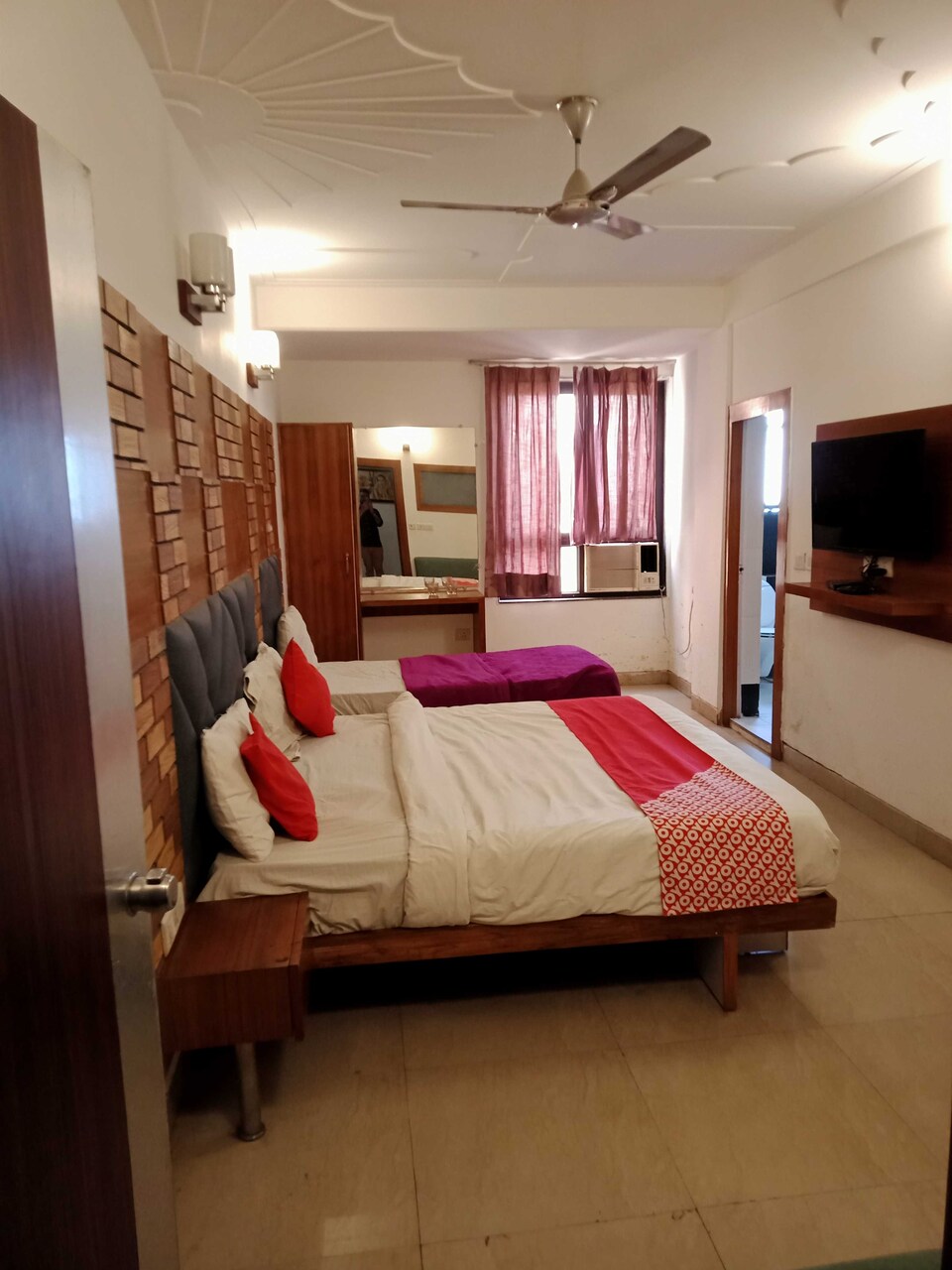 Live on DEL686, Airport Delhi, Delhi Transit