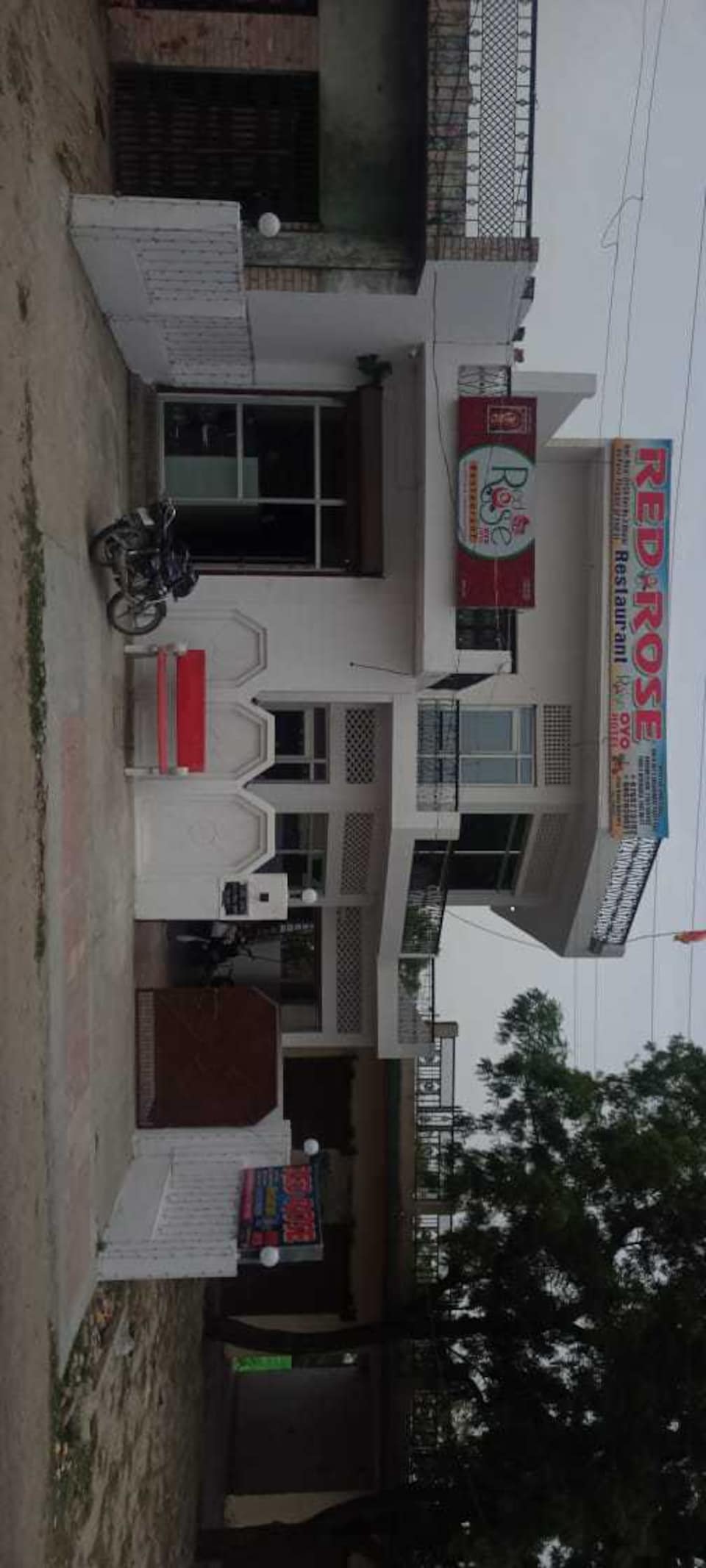 SPOT ON Hotel Red Rose, Rambagh Allahabad, Prayagraj