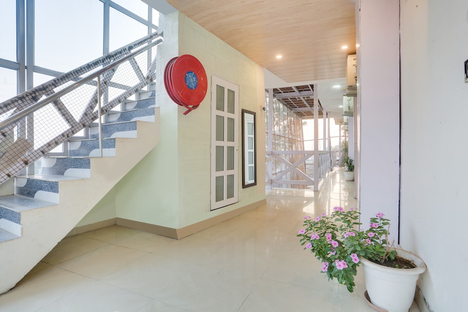 Hotel O Jamrani Formerly White House, Tikonia Haldwani, Haldwani