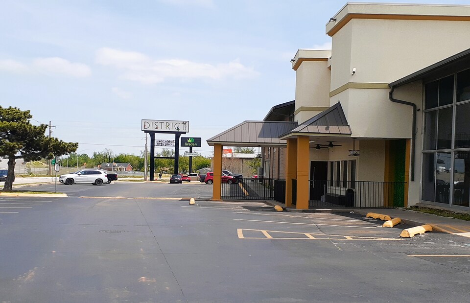 District Hotel Oklahoma City, I-44 By OYO, Oklahoma City Central, Oklahoma City OK