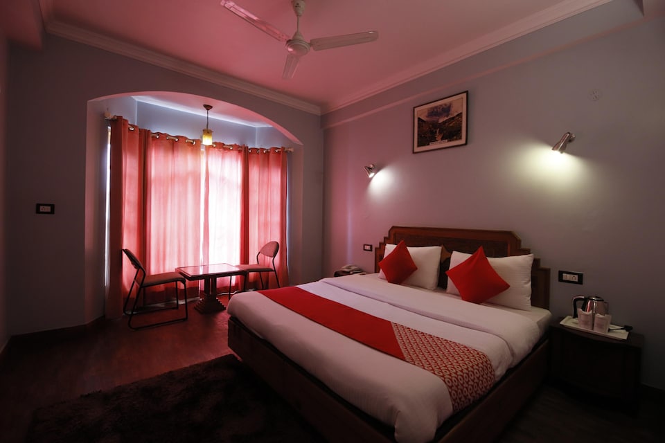 OYO 1448 Hotel Silverine, The Mall Road-Shimla, Shimla