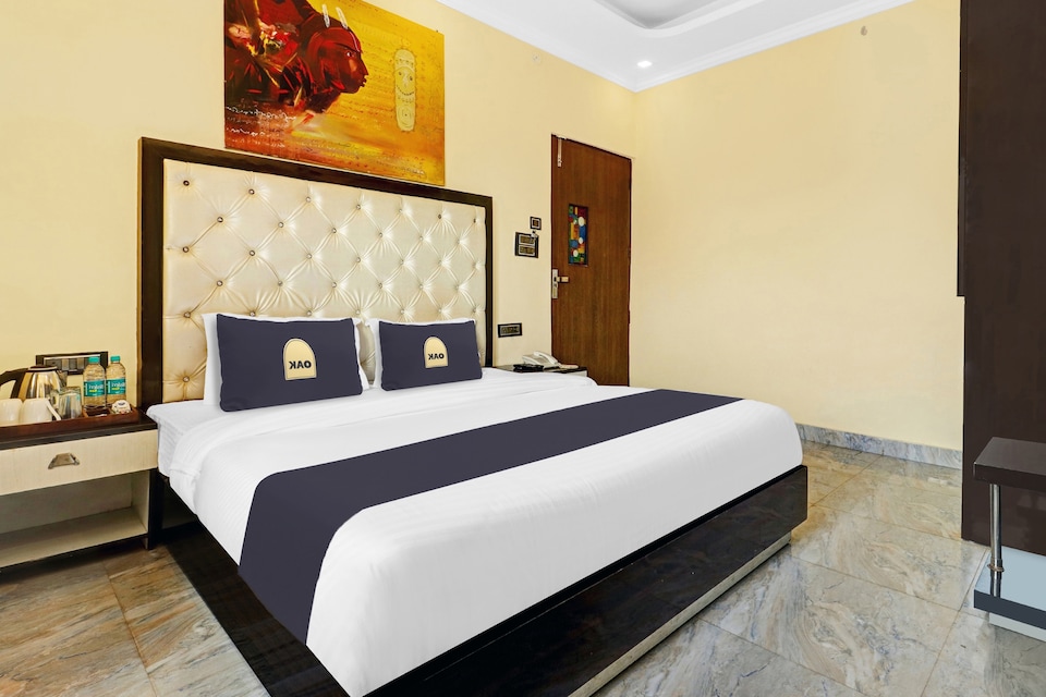 Townhouse OAK Hotel Arnavya, Chakrata Road Dehradun, Dehradun