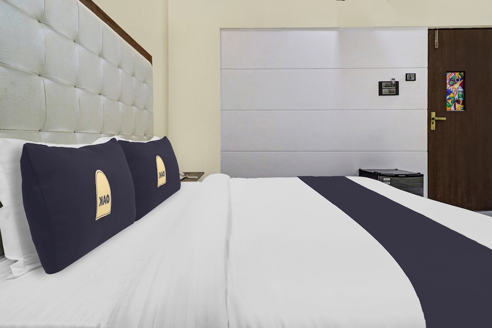 Townhouse OAK Hotel Arnavya, Chakrata Road Dehradun, Dehradun