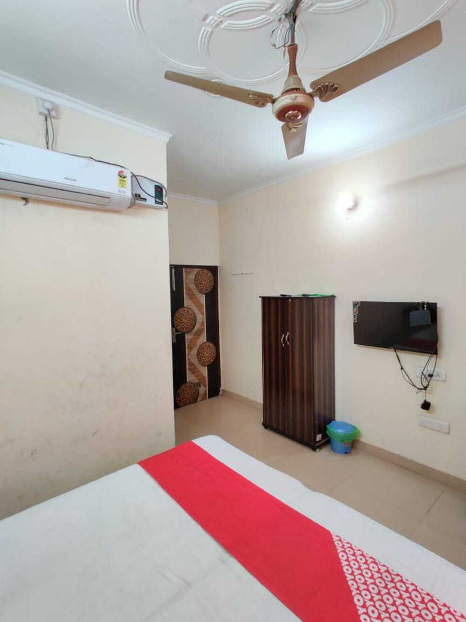 OYO S L Guest House, Golden Temple Road Amritsar, Amritsar