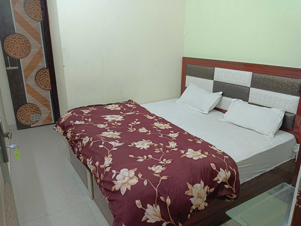 OYO S L Guest House, Golden Temple Road Amritsar, Amritsar