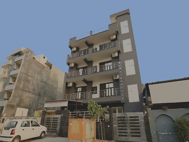 Hotel O Noida premium inn