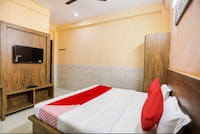 Capital O Guru Ji Near Leisure Valley Park