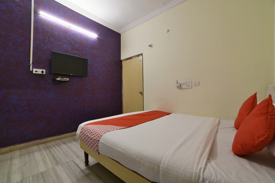 OYO Hotel R Inn Residency Near Alcazar Mall, Banjara Hills, Hyderabad